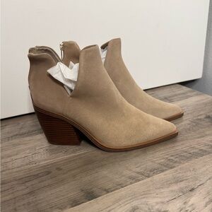 NWT- Vince Camuto leather bootie